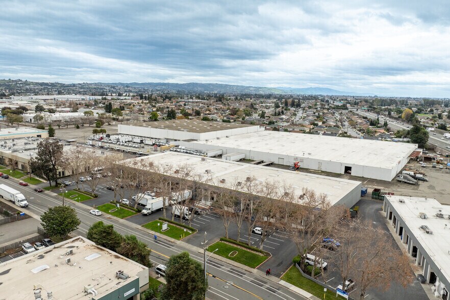 More Photos Of 3041 Teagarden St, San Leandro Warehouse For Lease