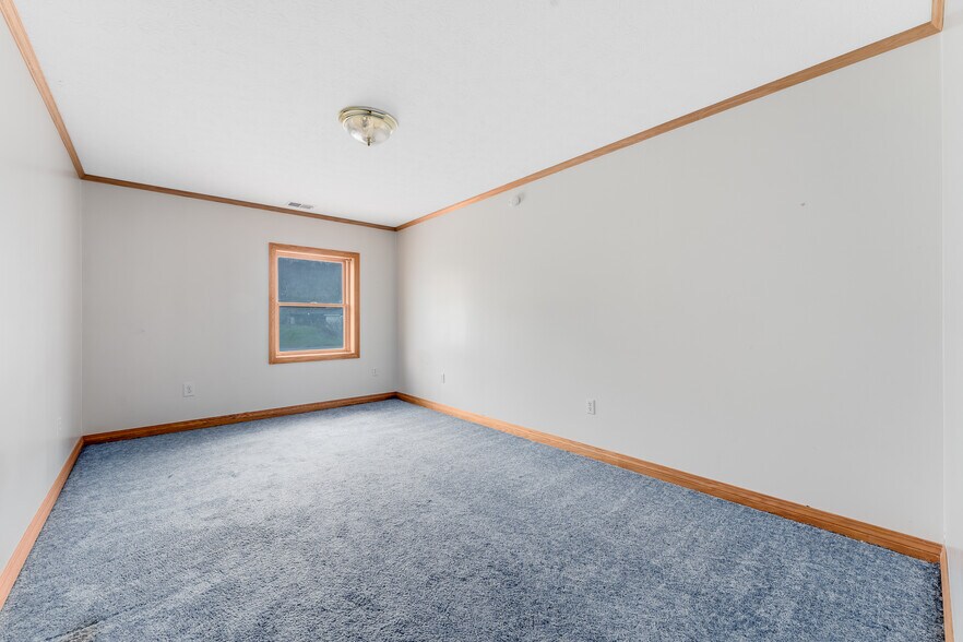 More Photos Of 154 Bridge St, Junior Restaurant For Sale