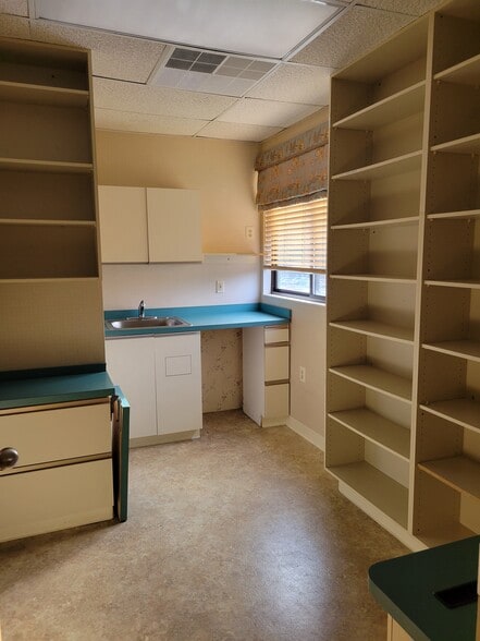 More Photos Of 180 White Rd, Little Silver Medical For Lease