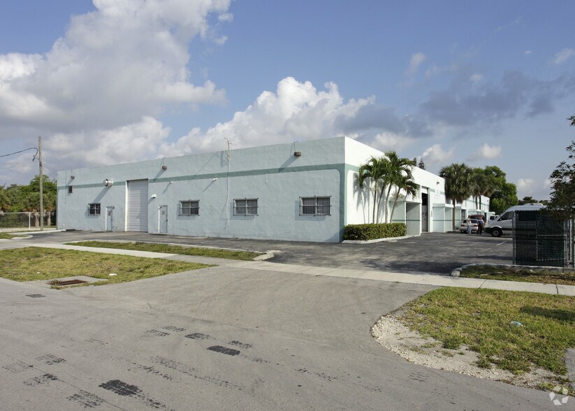 More Photos Of 14220-14270 NE 18th Ave, North Miami Warehouse For Lease