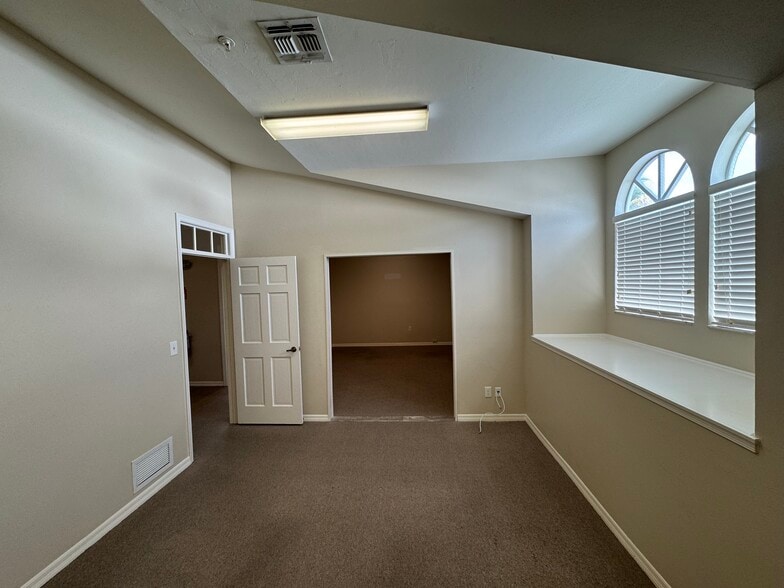 More Photos Of 10621 Airport Pulling Rd, Naples Unknown For Lease