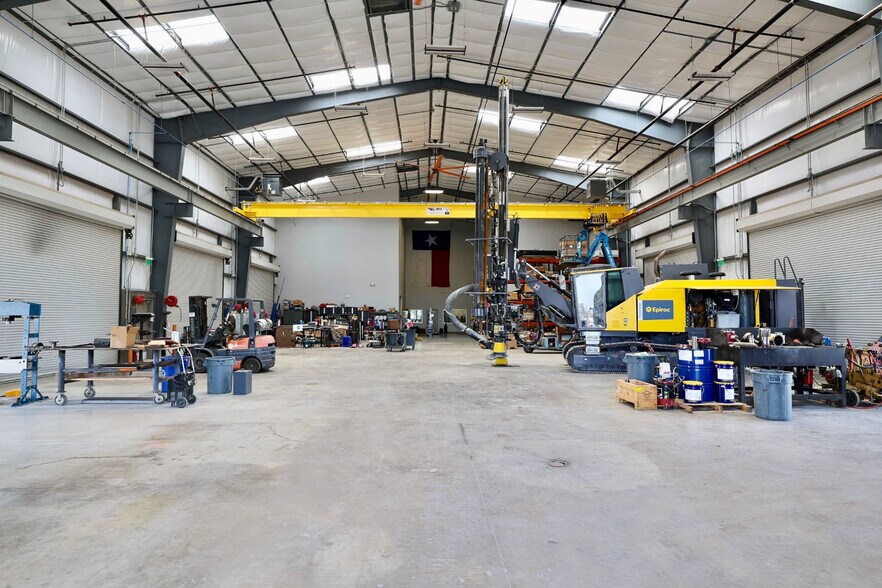 More Photos Of 16445 N Interstate 35, Pflugerville Warehouse For Sale