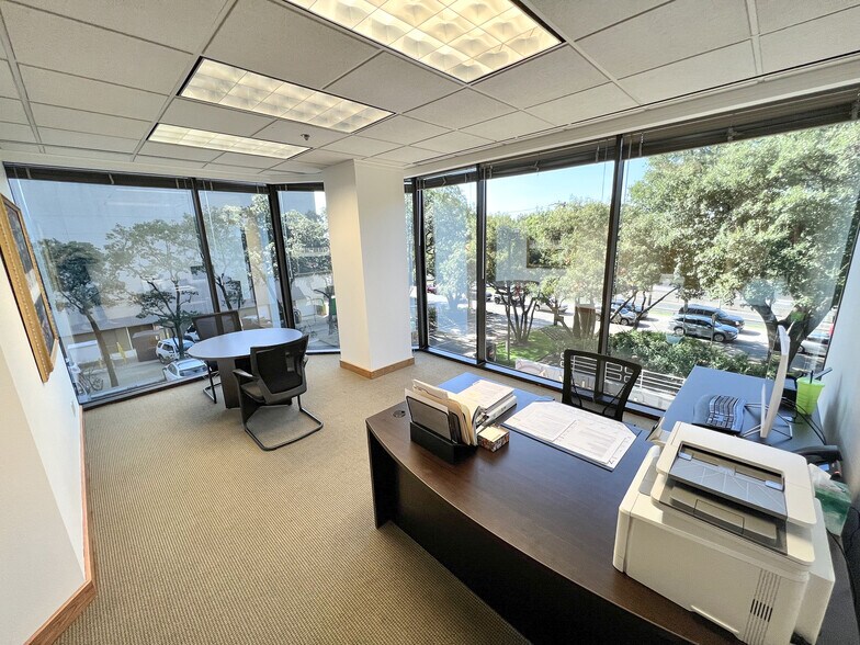 More Photos Of 5950 Berkshire Ln, Dallas Office For Lease
