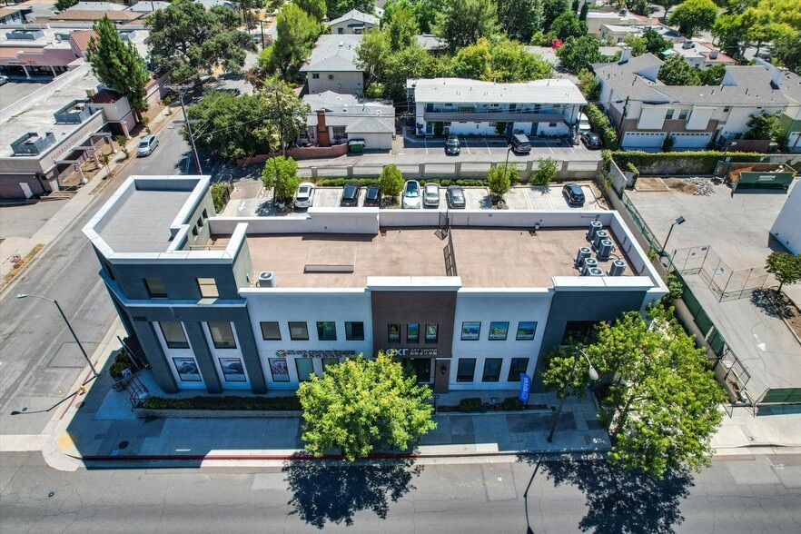 More Photos Of 2956 E Colorado Blvd, Pasadena General Retail For Lease