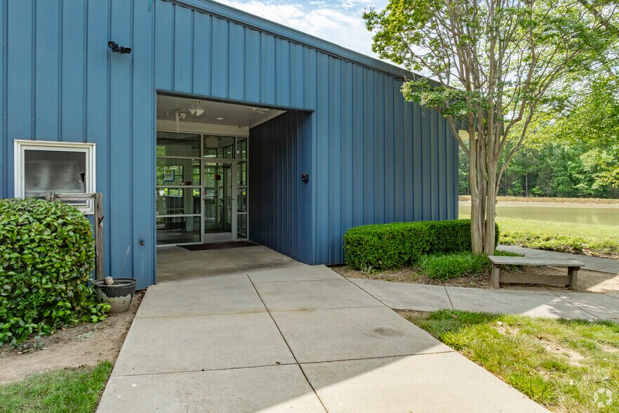 More Photos Of 6924 Orr Rd, Charlotte Distribution For Lease