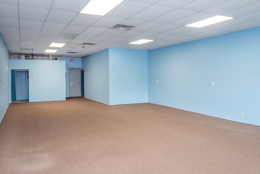 More Photos Of 250 S County Trl, Exeter Freestanding For Sale