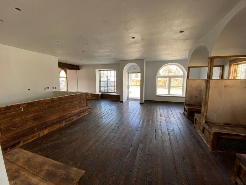 More Photos Of 8005 Churchill Rd, Manhattan General Retail For Lease