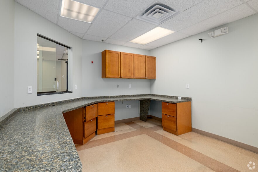 More Photos Of 680 Broadway, Paterson Unknown For Lease