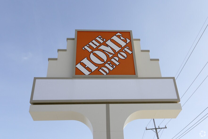 More Photos Of 17W714-17W734 22nd St, Oakbrook Terrace Freestanding For Lease