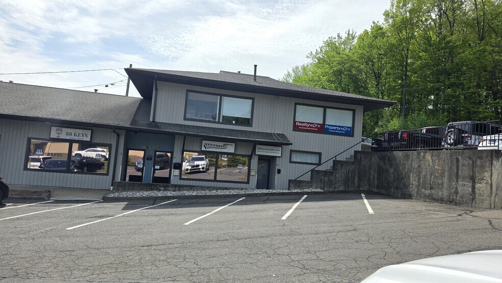 More Photos Of 1270-1278 Main St, Watertown Freestanding For Lease