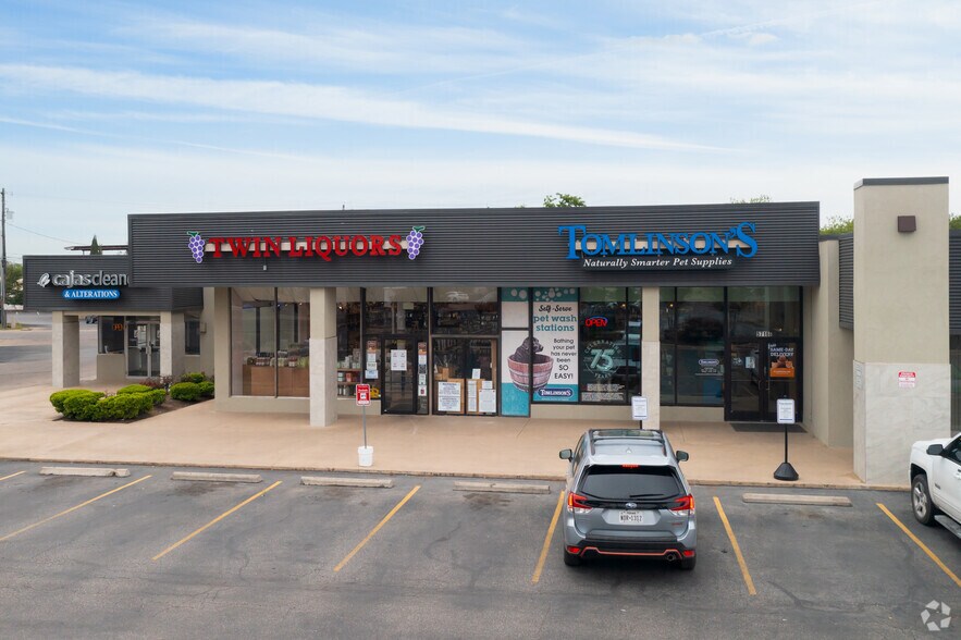 More Photos Of 5800 Burnet Rd, Austin Unknown For Lease