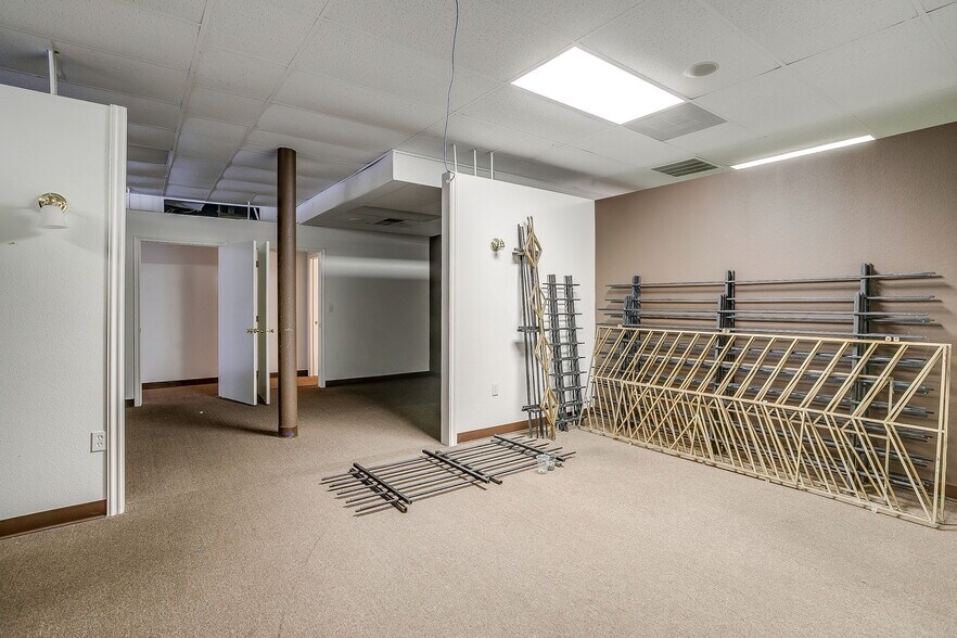 More Photos Of 5801 Curzon Ave, Fort Worth General Retail For Lease