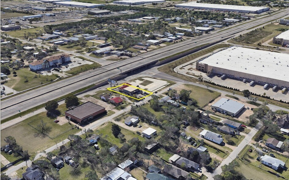 More Photos Of 9415 S RL Thornton Fwy, Dallas General Retail For Sale