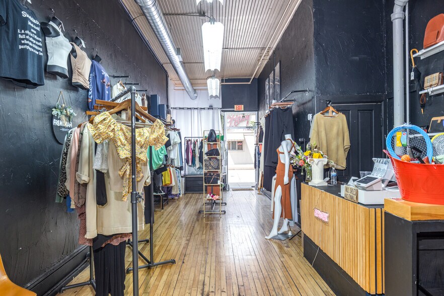 More Photos Of 578 N Main St, Oshkosh Storefront Retail Residential For Sale