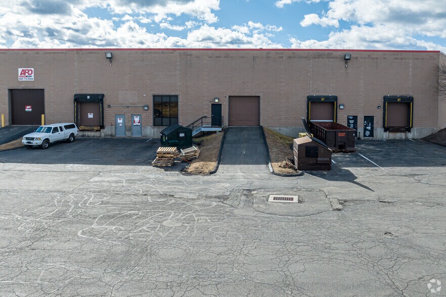 More Photos Of 141 South St, West Hartford Light Manufacturing For Lease