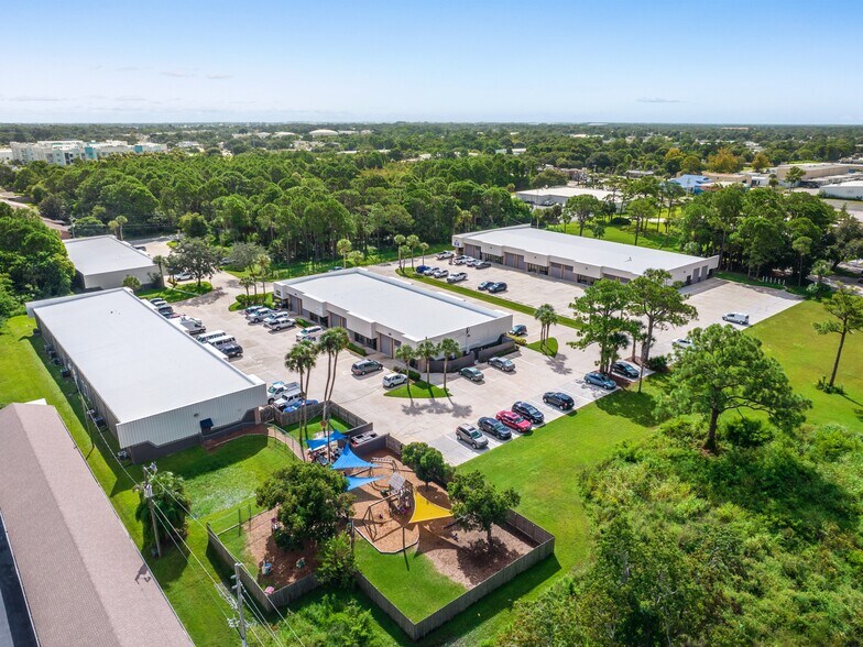 More Photos Of 1535 N Cogswell St, Rockledge Warehouse For Lease