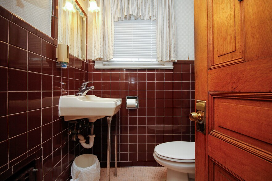 More Photos Of 417 W Blackwell St, Dover Office Residential For Sale