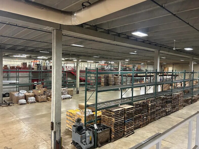 More Photos Of 1920 Lookout Dr, North Mankato Warehouse For Sale