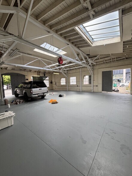 More Photos Of 315 24th St, Oakland Auto Repair For Sale