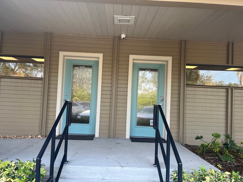 More Photos Of 911-917 S Parsons Ave, Brandon Office For Lease