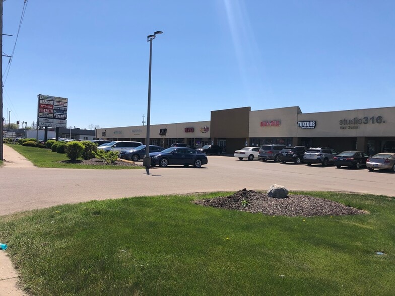 More Photos Of 300-320 N Alpine Rd, Rockford General Retail For Sale