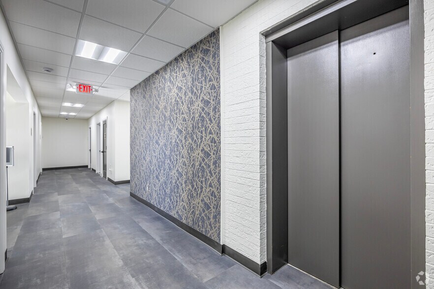 More Photos Of 811 Oakwood Dr, Rochester Medical For Lease