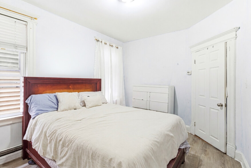 More Photos Of 369 E Kinney St, Newark Apartments For Sale