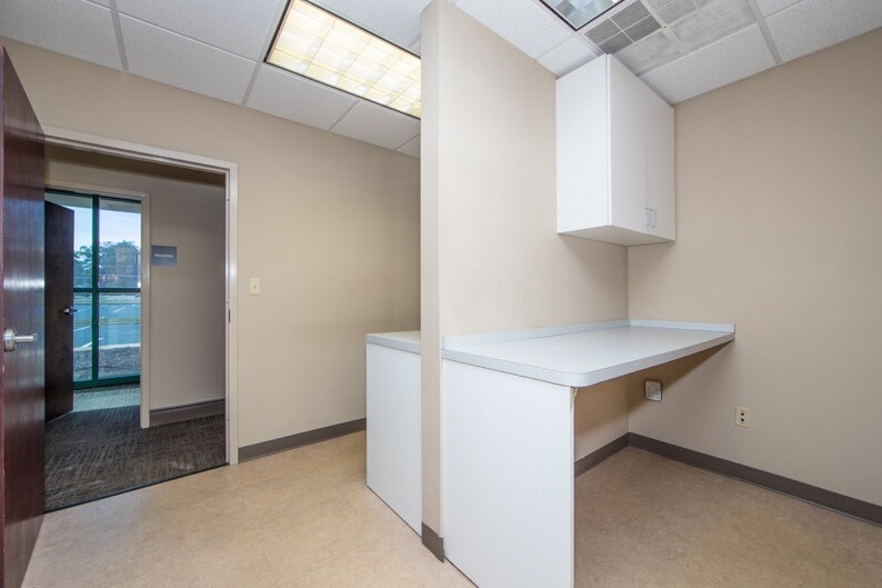 More Photos Of 1807 Huguenot Rd, Midlothian Medical For Lease