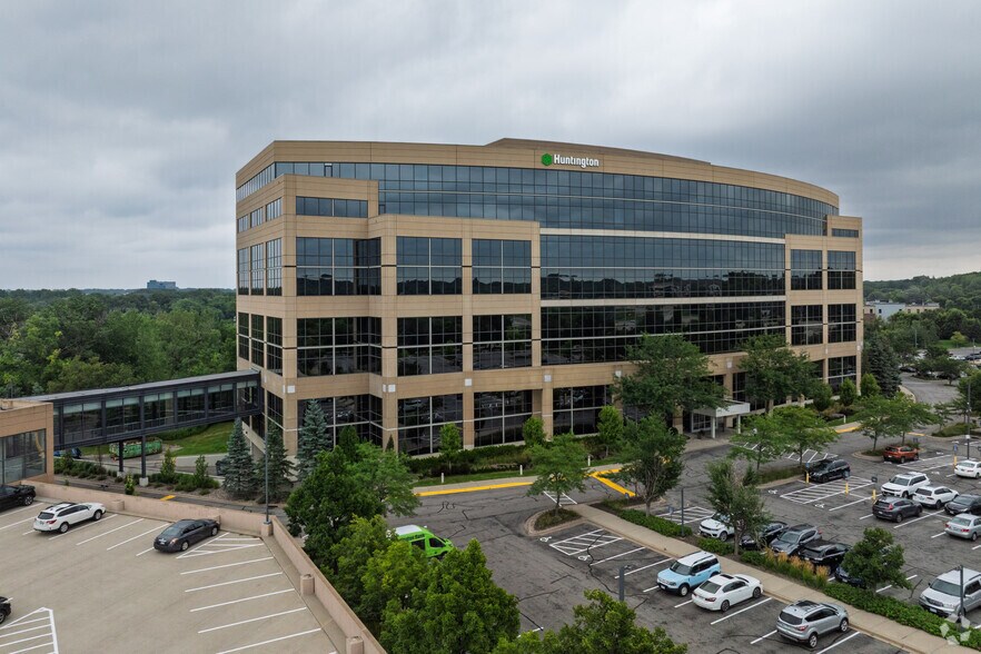 Primary Photo Of 11100 Wayzata Blvd, Minnetonka Office For Lease