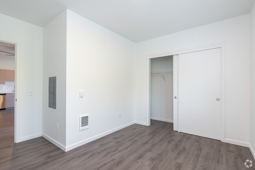 More Photos Of 2171 N Rosa Parks Way, Portland Apartments For Sale