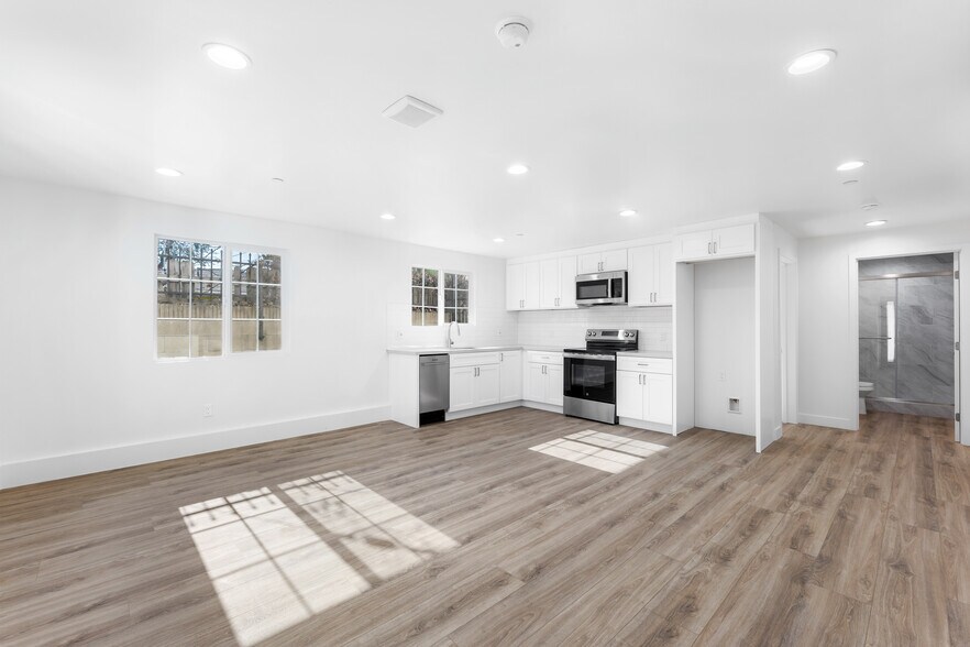 More Photos Of 496 E 52nd St, Long Beach Multifamily For Sale