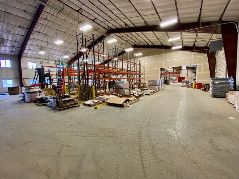 More Photos Of 5066 Owan Industrial Park Dr, Williston Warehouse For Lease