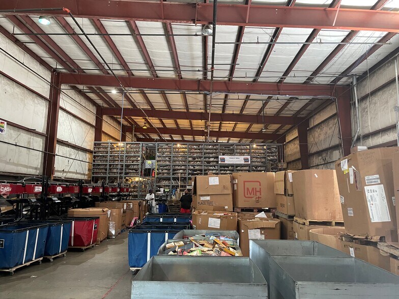 More Photos Of 420-430 Russell St, Hammond Flex For Lease