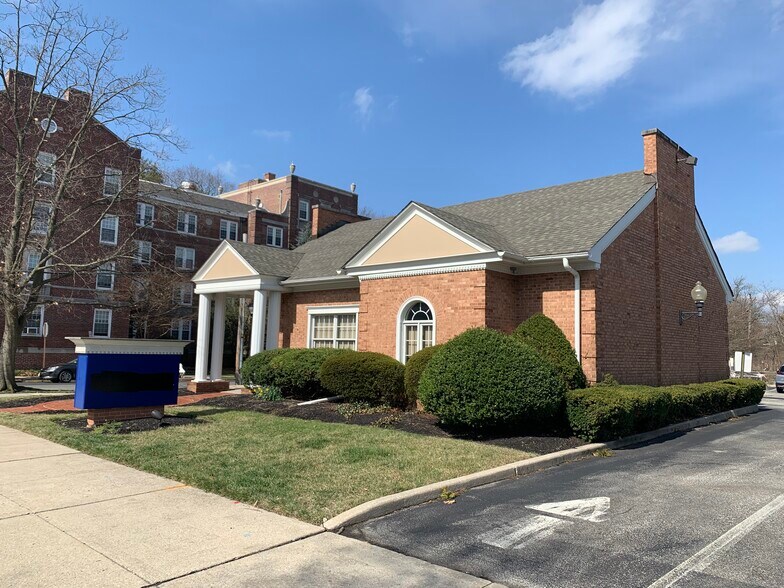 More Photos Of 17 Kings Hwy W, Haddonfield Bank For Lease