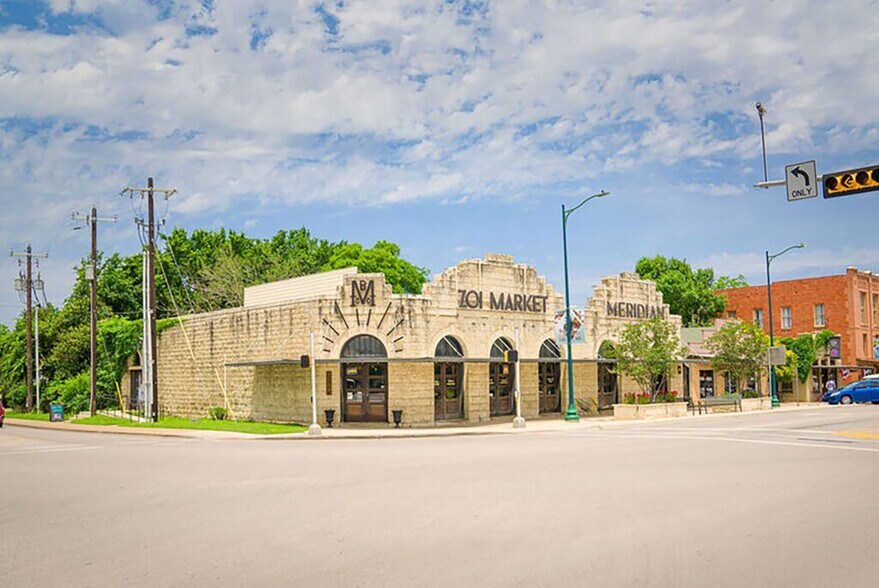 More Photos Of 200 N Main St, Buda Freestanding For Lease