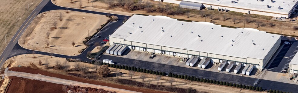 More Photos Of 301 James Record Rd, Huntsville Warehouse For Lease