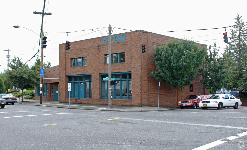 More Photos Of 4702-4706 NE Glisan St, Portland Medical For Lease