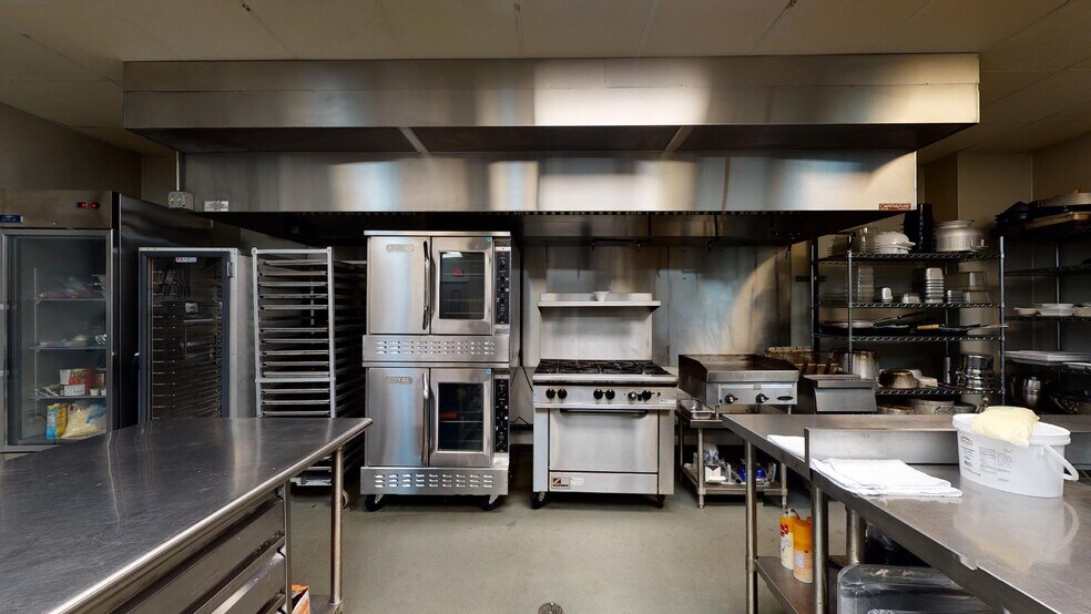 More Photos Of 3827 Promontory Point Dr, Austin Flex For Lease