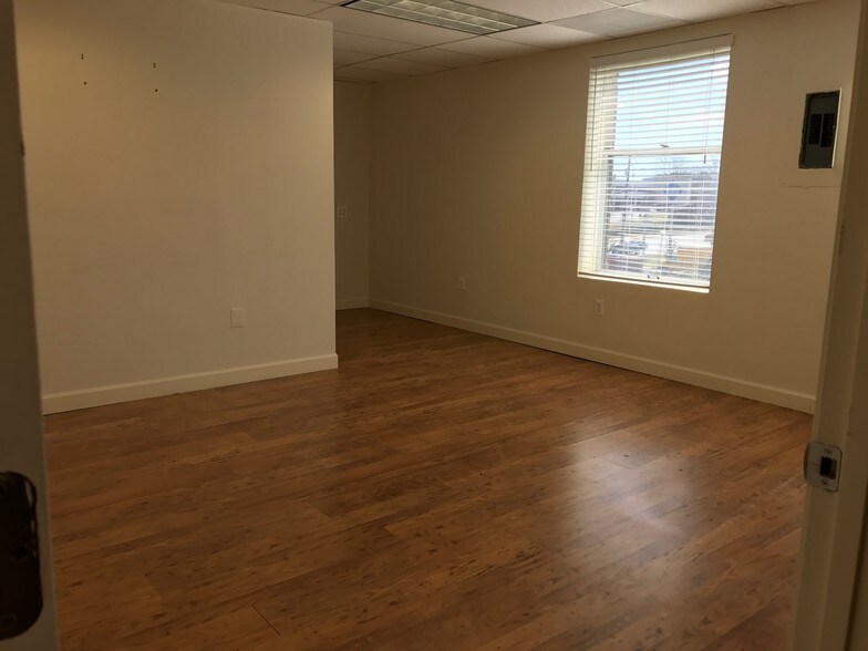 More Photos Of 2086 Generals Hwy, Annapolis Office For Lease