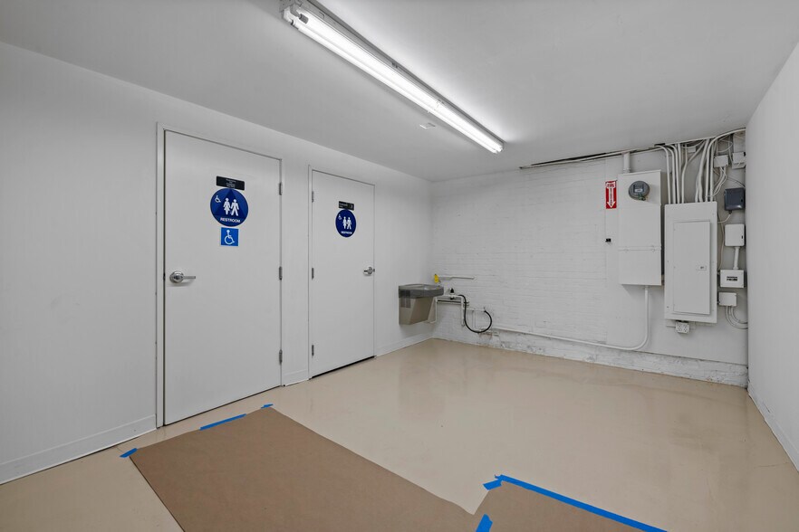 More Photos Of 11807 Santa Monica Blvd, Los Angeles Storefront For Lease