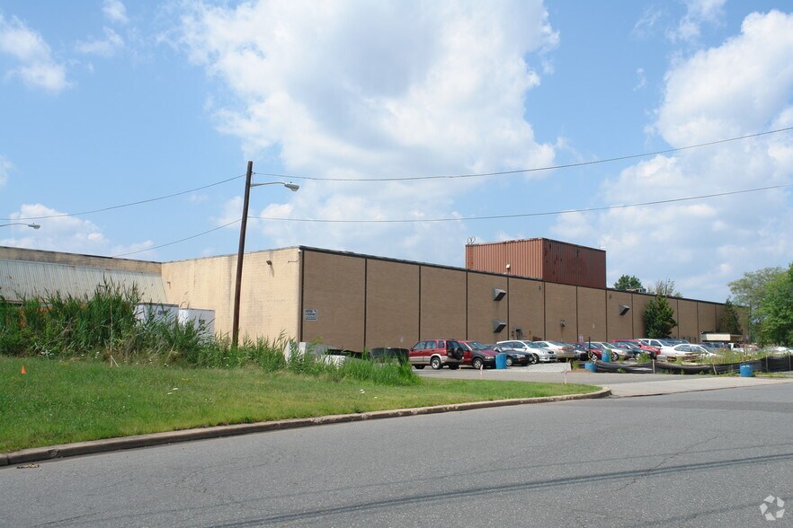 More Photos Of 1200 Milik St, Carteret Distribution For Lease