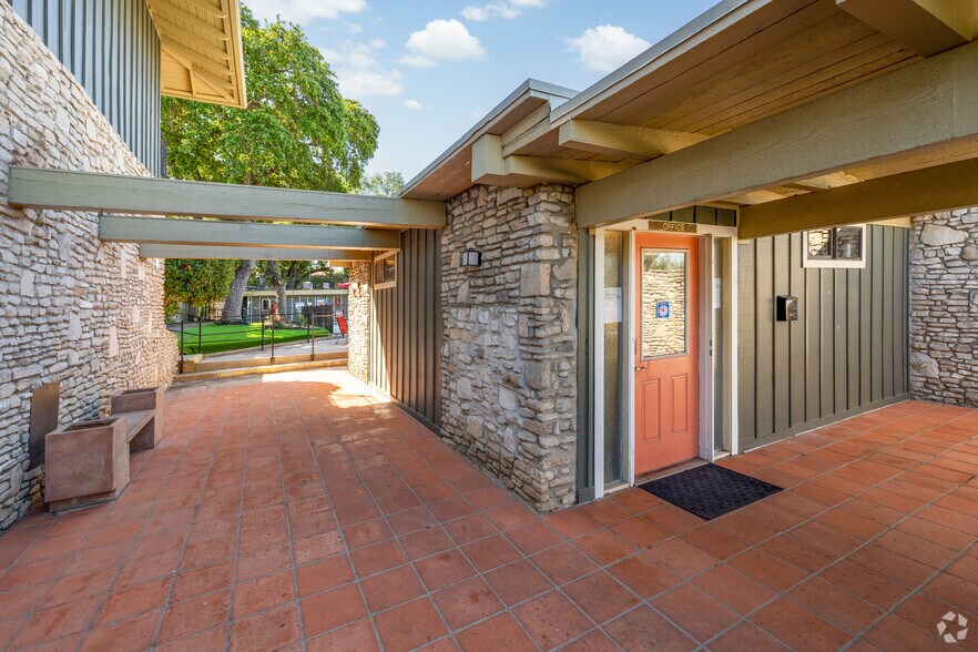 More Photos Of 7314-100 Oak Manor Dr, San Antonio Apartments For Sale