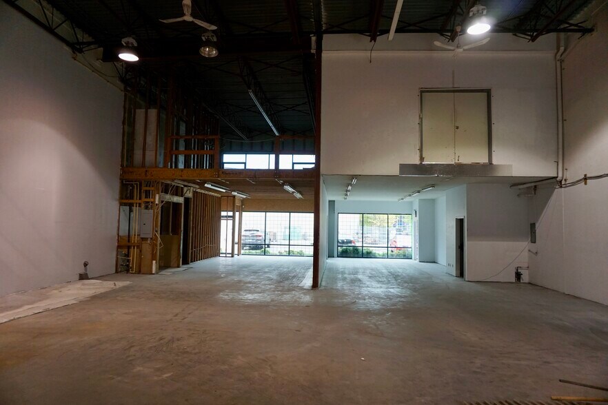 More Photos Of 20145 Stewart Cres, Maple Ridge Flex For Lease