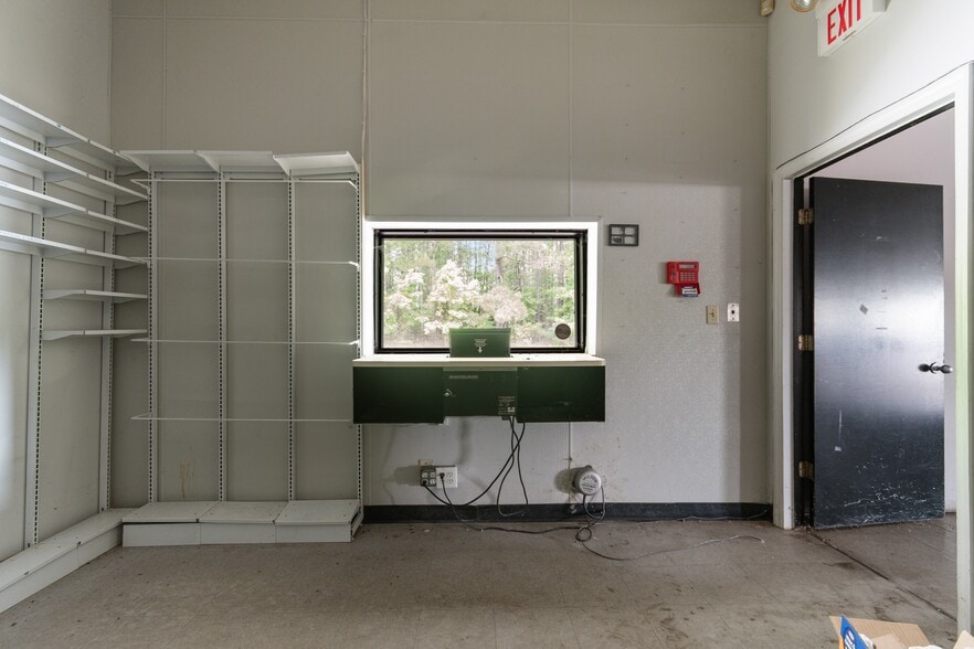 More Photos Of 480 Nelson Blvd, Kingstree Department Store For Sale