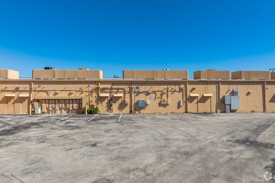 More Photos Of 2601-2675 S Military Trl, West Palm Beach Storefront For Lease