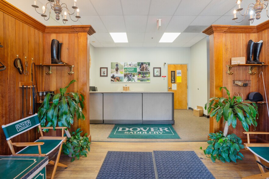 More Photos Of 525 Great Rd, Littleton Warehouse For Lease