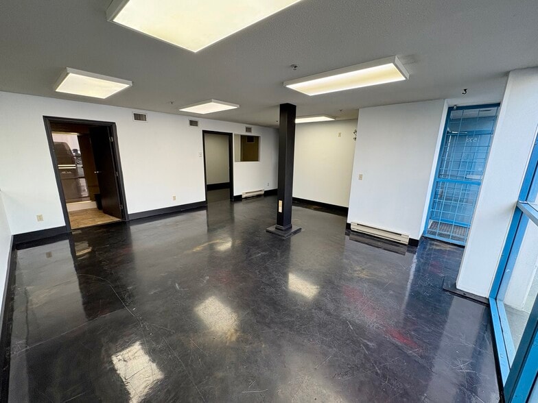 More Photos Of 1952 Kingsway Ave, Port Coquitlam Warehouse For Lease