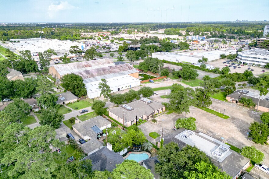 More Photos Of 14741 Pebble Bend Dr, Houston Loft Creative Space For Lease