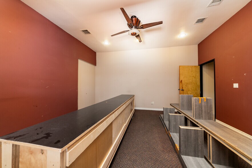 More Photos Of 14711 Princeton Ave, Moorpark Freestanding For Sale