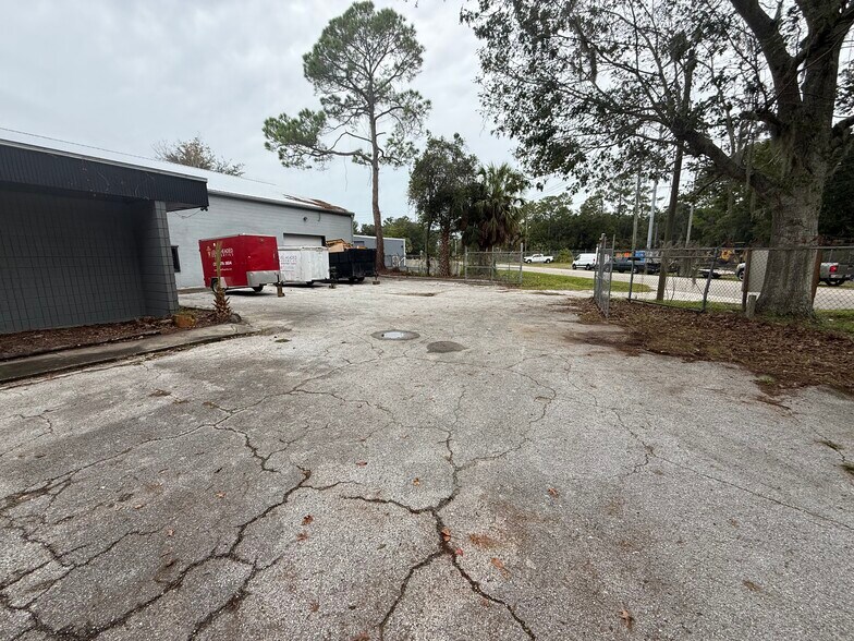 More Photos Of 1995 NE 31st Ave, Gainesville Warehouse For Lease